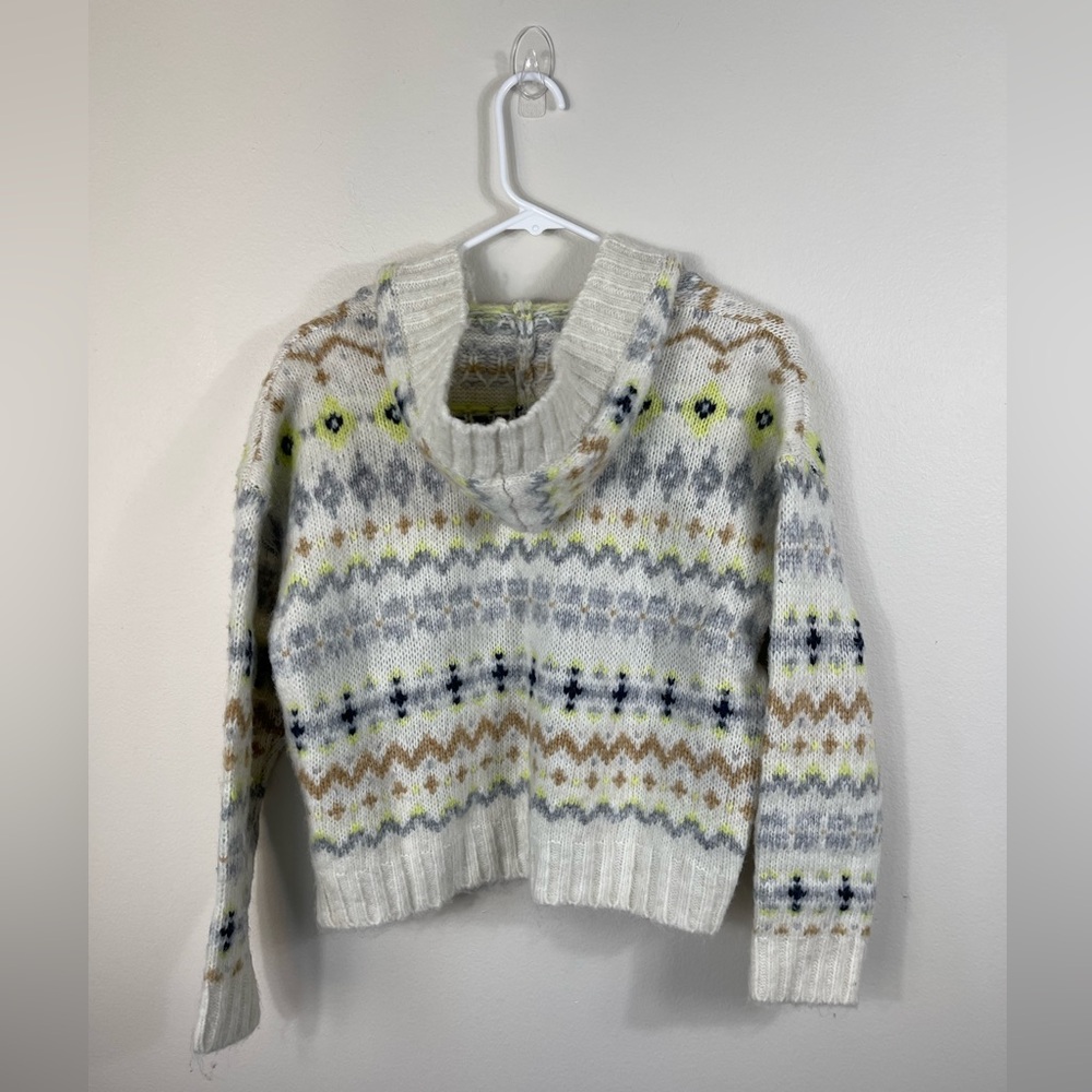 American Eagle Nordic Fair Isle Knit
Cropped Hooded Sweater Hoodie V-neck - Picture 7 of 13